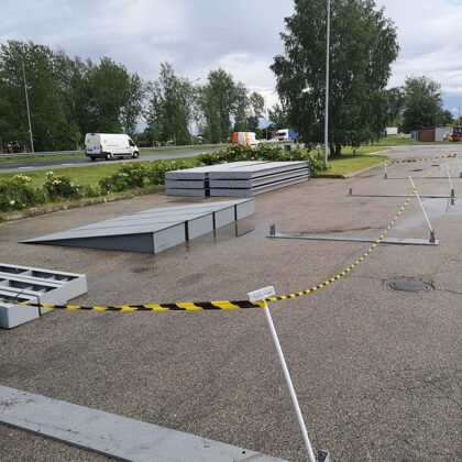 Auto svaru montāža  uz asfalta īslaicīgam darbam.