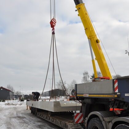 Latvijā ražota specpasūtījuma betona platformas uzstādīšana,